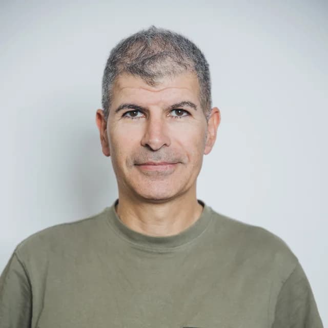 Retrato de Roi Simon